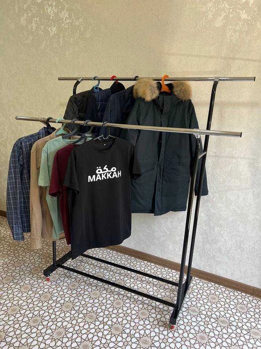 Металлический гардероб Вешалка-гардеробная на колесах.