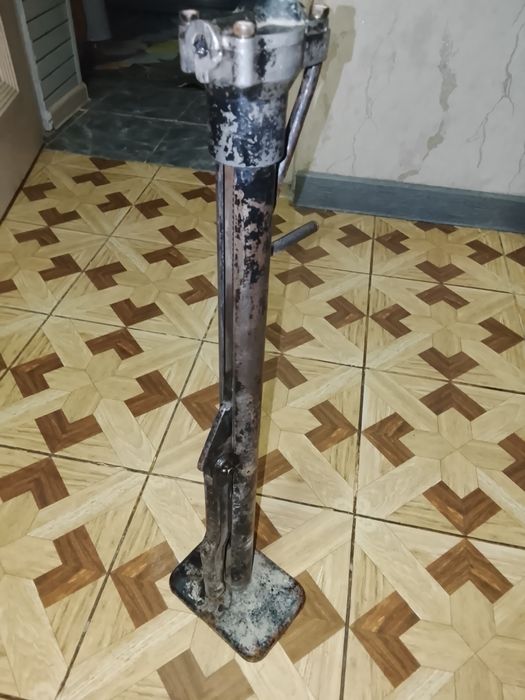 Домкрат винтовой