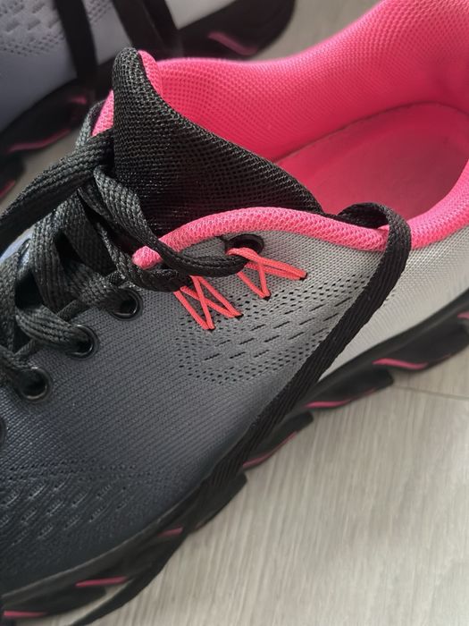 Мрежести маратонки