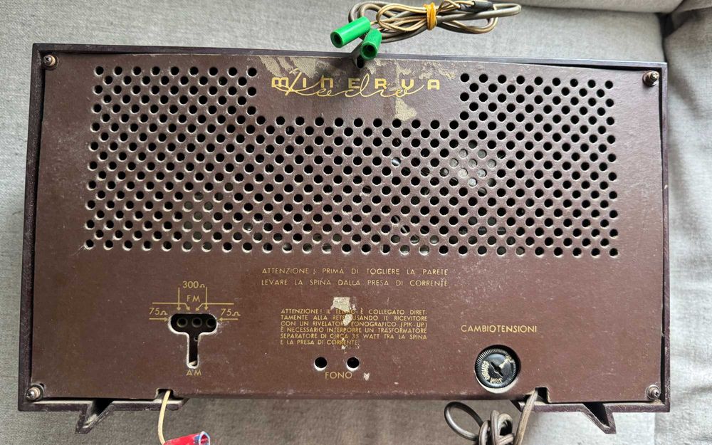 Radio vechi pe lampi Minerva Milano anii 50 60 pentru restaurare