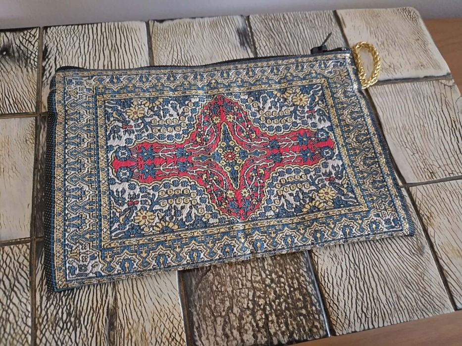 Дамско портмоне от Доха, Катар