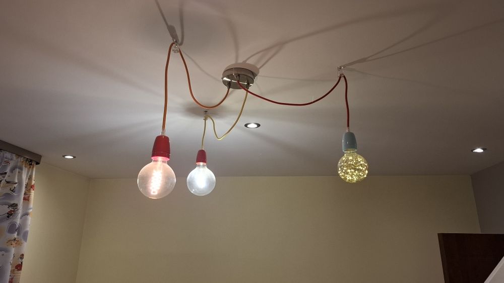 Лампа полилей за таван