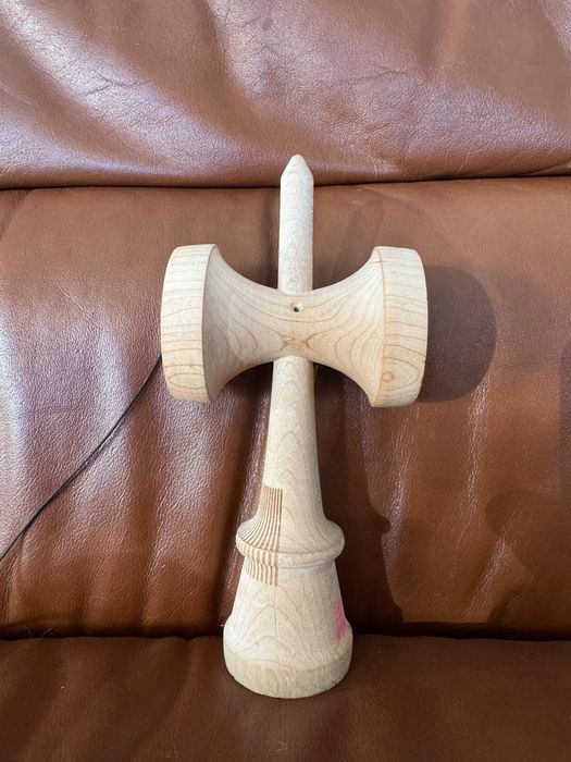 Kendama broken bones electric pink