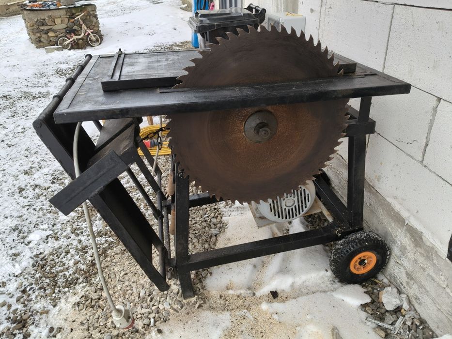 Fierăstrău circular