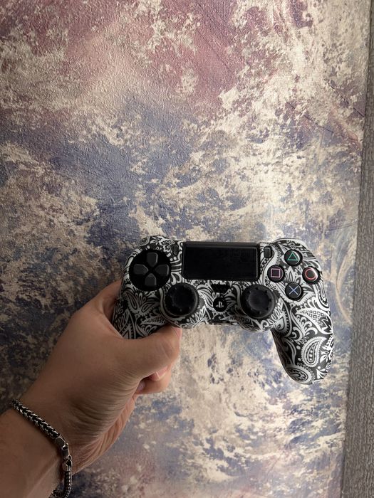 PlayStatyon 4 своя продается