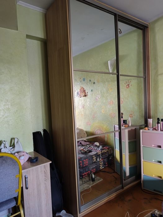 Шкаф купе 262 см высота 160 ширина,,с зеркальные двери купе