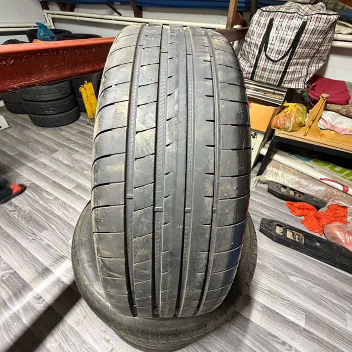 Продам резина б/у на тойата 200