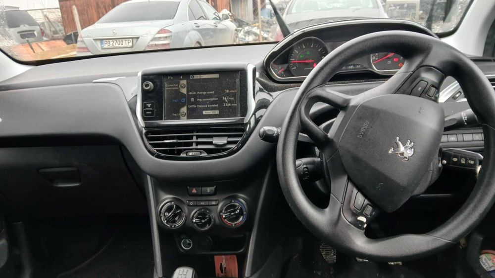 Пежо 208 , 1,2 бенз . На части