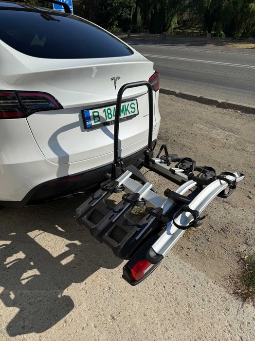 Suport 3 biciclete, Thule VeloCompact 926, cu prindere pe carlig + adaptor a 4-a bicicletă VeloCompact 9261