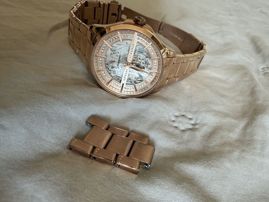 Златист часовник Armani