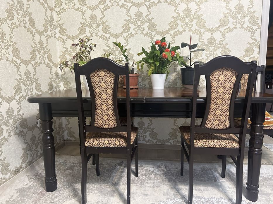 Стол гостинный  продам