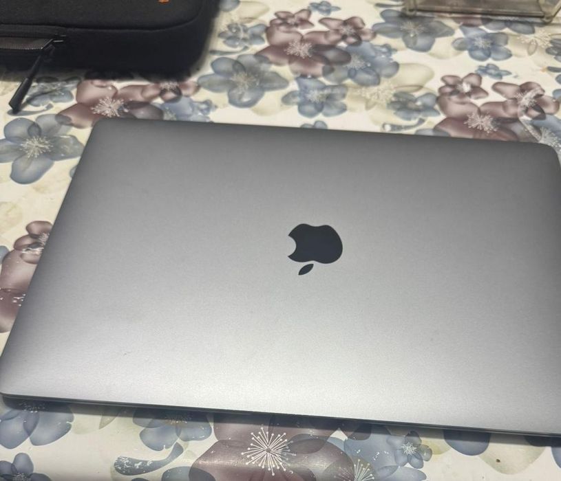 Продам ноутбук Macbook