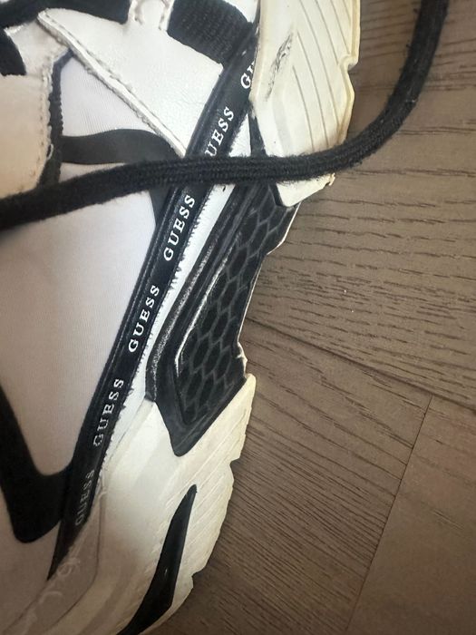 Сникърси-маратонки Guess бяло-черно летни~38