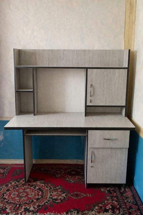 Dars qilish uchun parta sotiladi