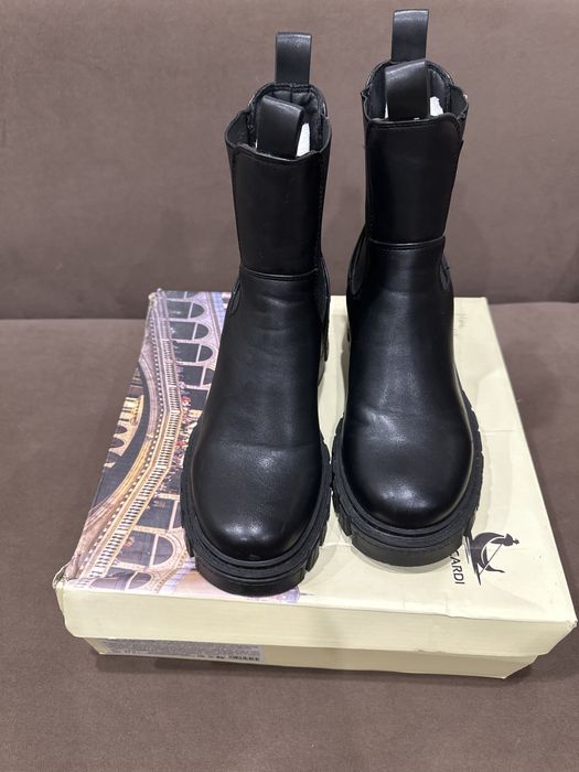 Продам женские челси 37 размера