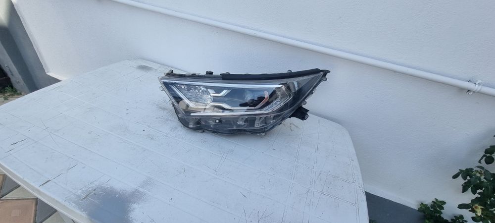 Far stanga full led Toyota Rav4
