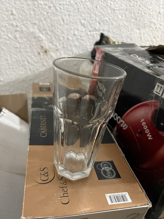 Посуда стаканы, тарелки