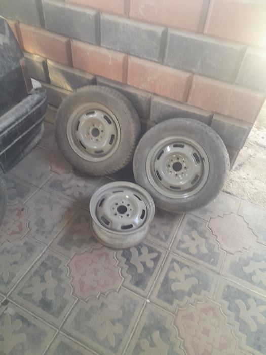 Продам диски 13 30к 4 шт резина убитая