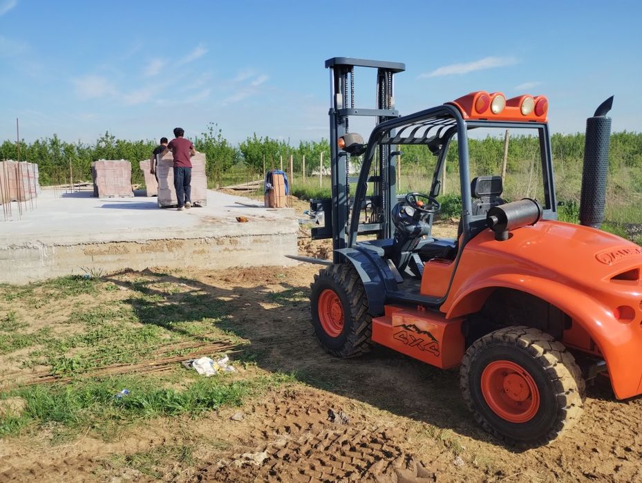 Stivuitor de Inchiriat 2,5 T/3.0T Motostivuitor 4X4 /Prahova