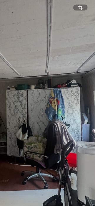 Шкаф советский. Оклеен плёнкой.