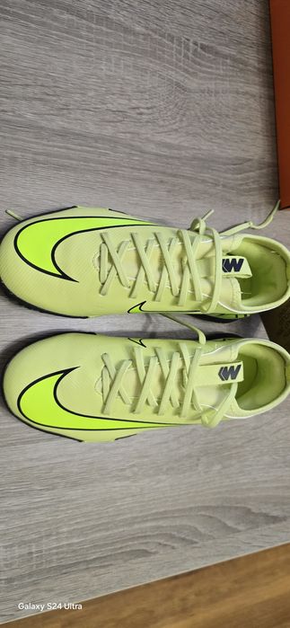 Футболни обувки за деца  тип Стоножка 35 номер