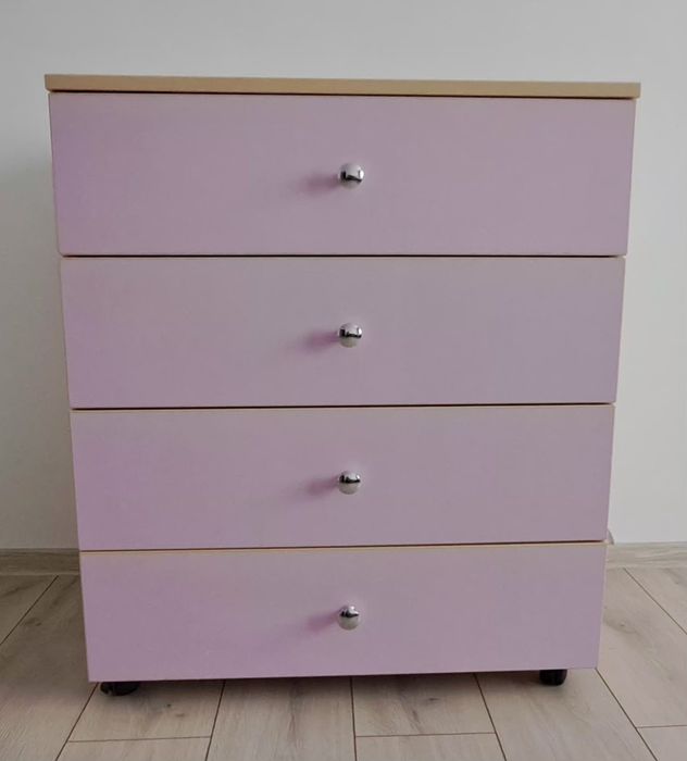 De vanzare comoda pentru tineret- cu 4 sertare