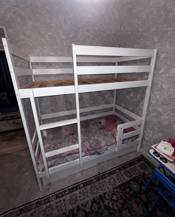 Двухъярусная кровать