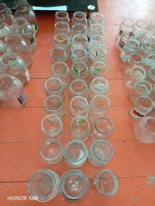 Банки разные 120,100,80 тг