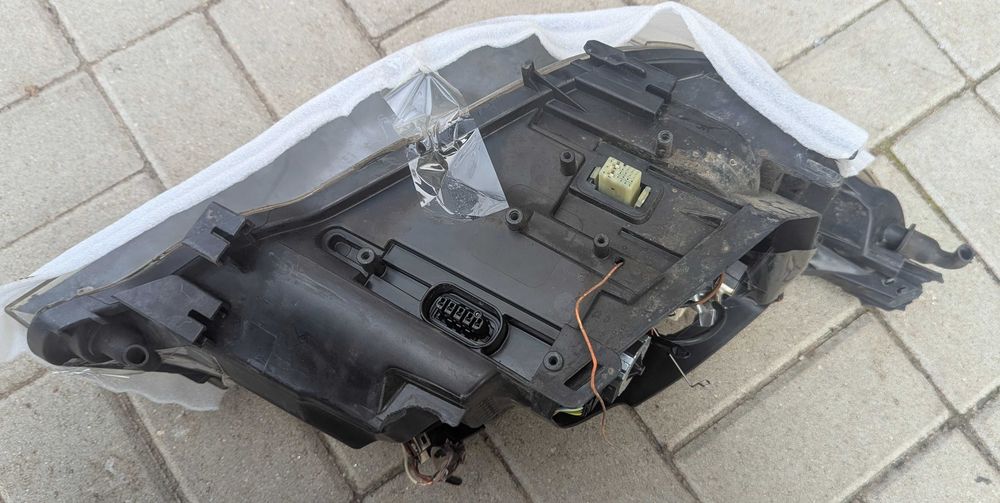 Гумени и Текстилни Стелки; Кори багажник; Xenon завиващ (Dynamic; за части) фар за BMW E60 / E61