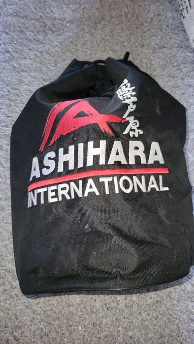 Защитный шлем для единоборств