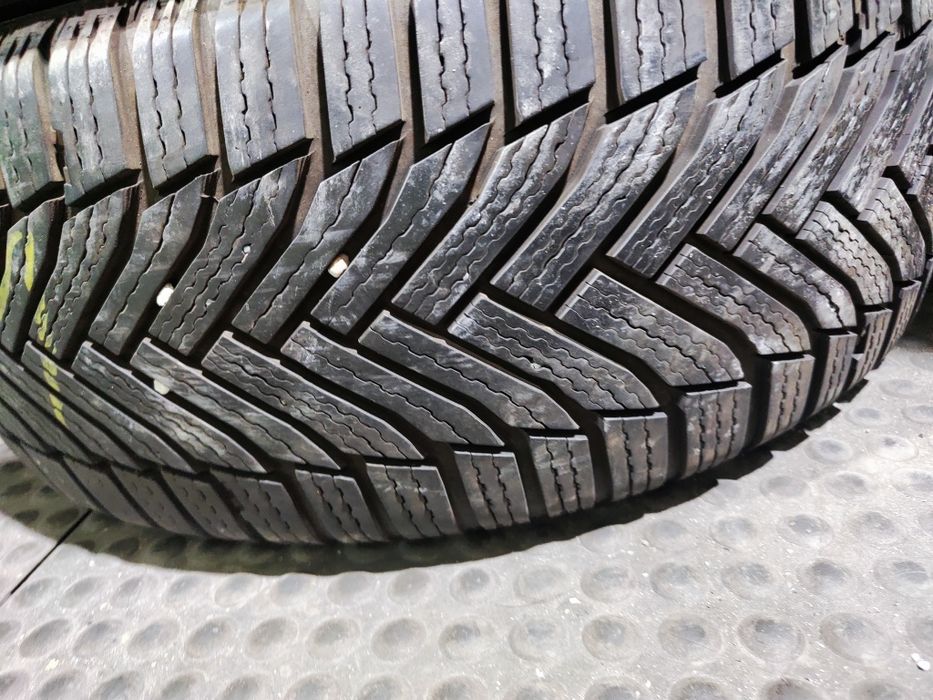 4 бр зимни 225/50/17 Michelin