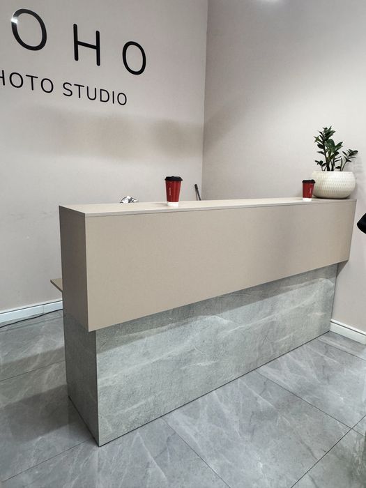 Ресепшен стойка в идеальном состояние