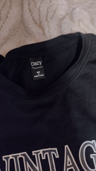 Tricou și pantaloni scurți de blugii