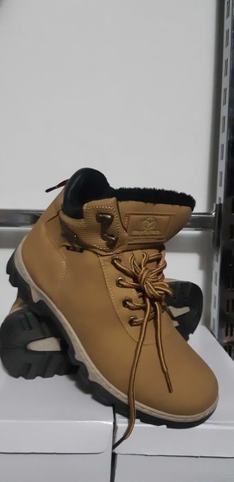 Ghete pentru bărbați îmblănite și impermeabile