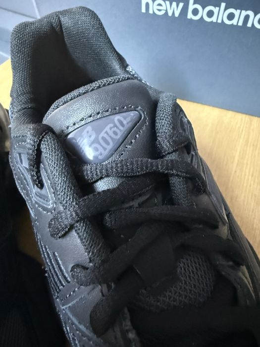 Addiasi New Balance 9060 marimea 42 noi, originali