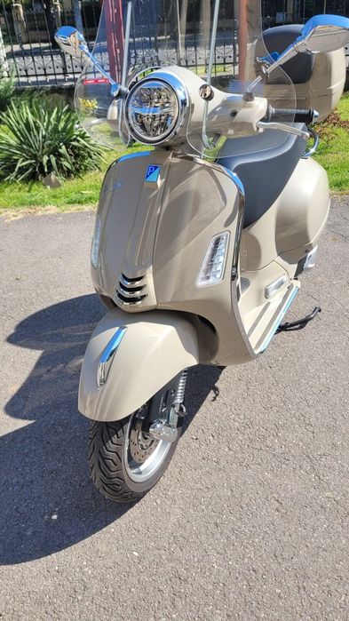 Vespa 310 GTS.       .