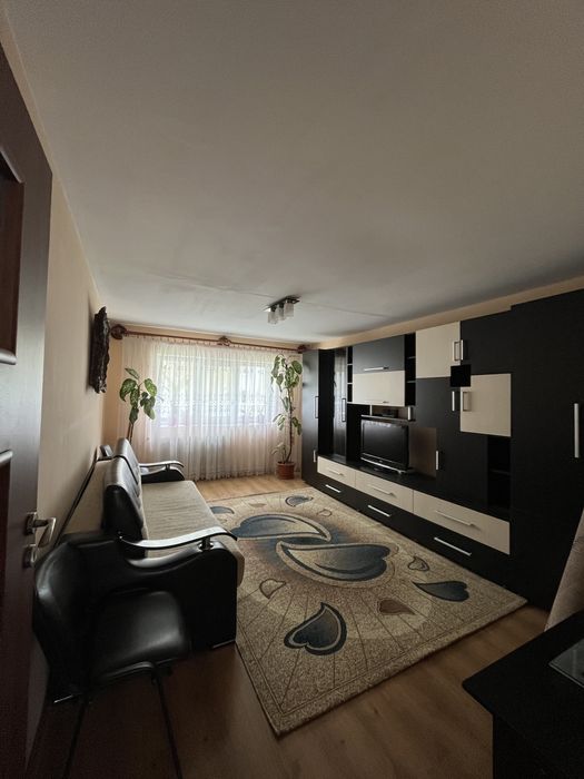 Inchiriez apartament 3 camere