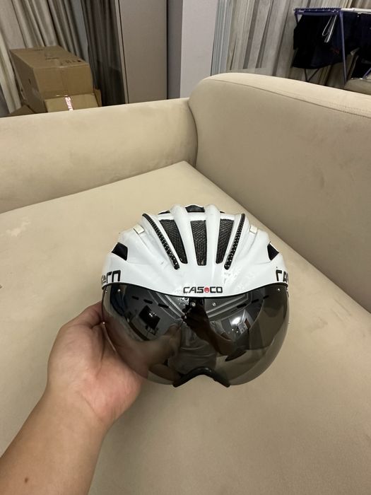 Велошлем с визором Casco