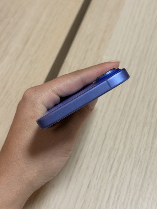 Продавам iphone 16
