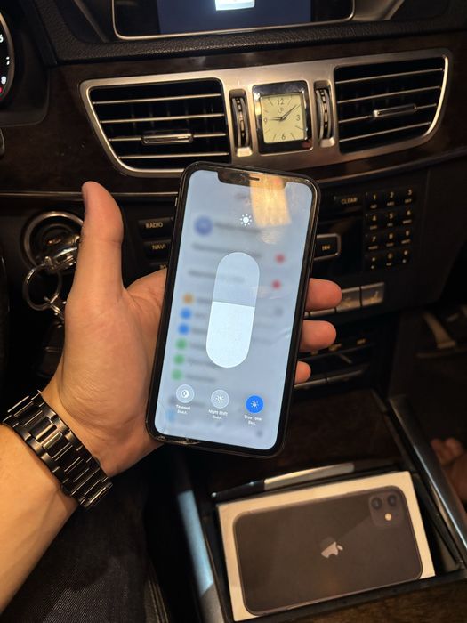 Продам iPhone 11 64GB