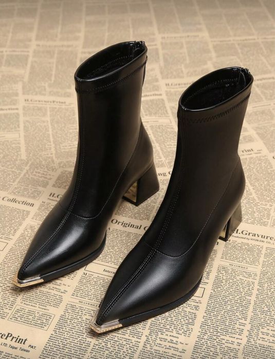 Чисто нови кожени боти