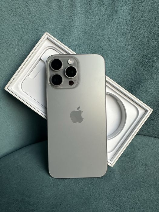 Iphone 15 pro max 512 GB batare 81 %