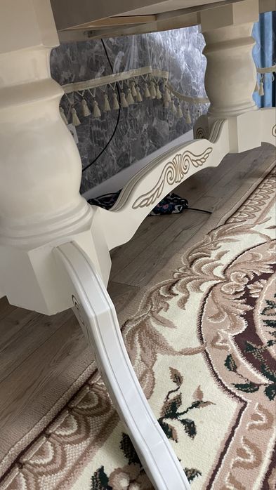 Стол для гостиной 2,8 метра.