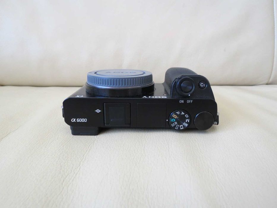 Aparat foto Mirrorless Sony Alpha A6000 24.3MP (Body) - Doar 9200 cadre