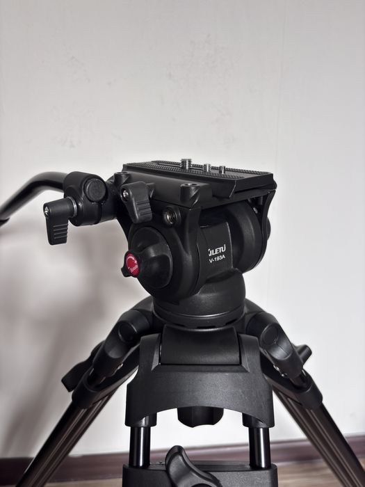 Продам новый профессиональный штатив