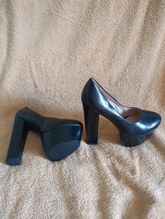 Разгружаю шкаф с обувью