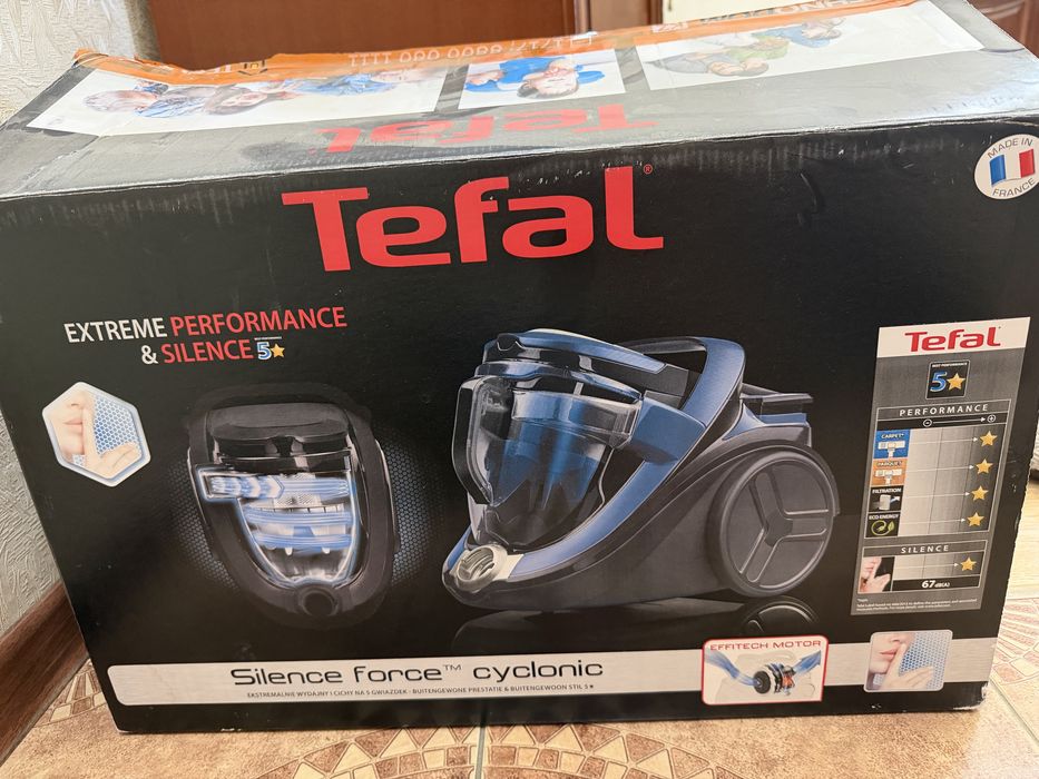 Пылесос Tefall.