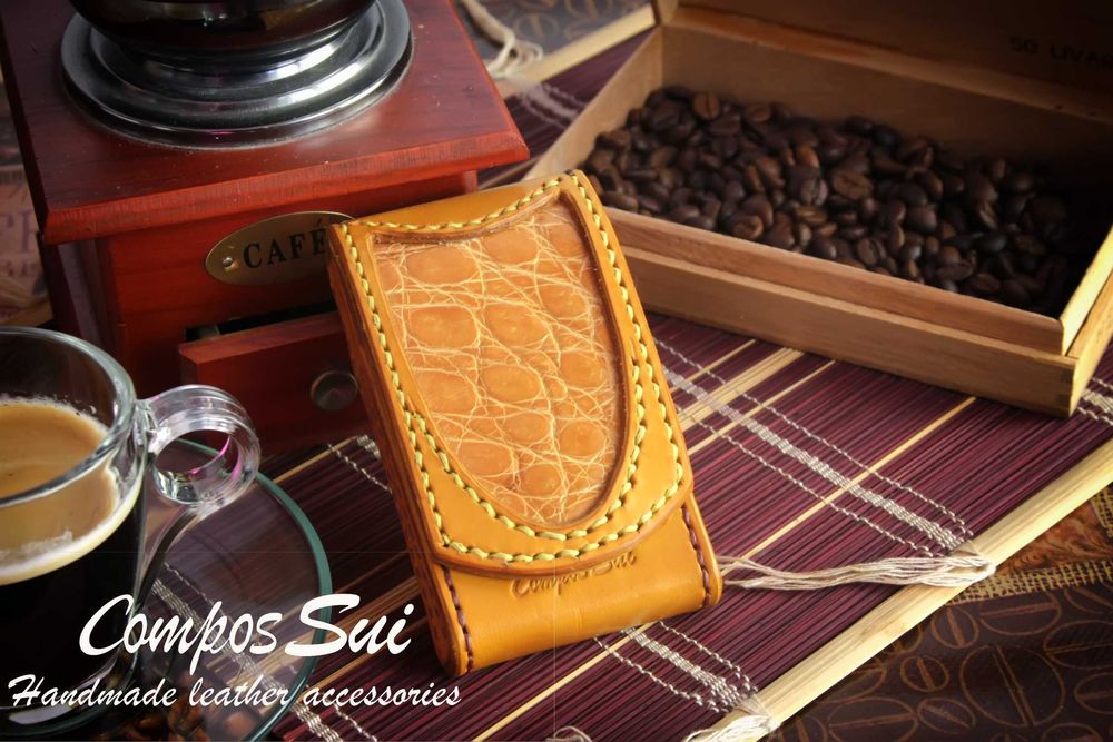 КОЖЕНИ АКСЕСОАРИ Портефейли, Табакери, Калъфи за очила и ножове и др.