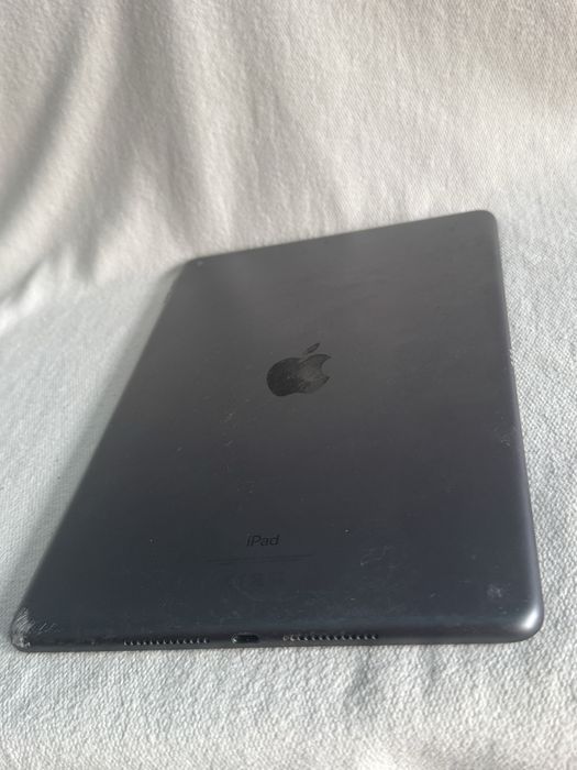 ЗА ЧАСТИ! Таблет Айпад , ipad 10.2 (2021) Wi-Fi 9th А2602 , 64GB , Ipad A2602