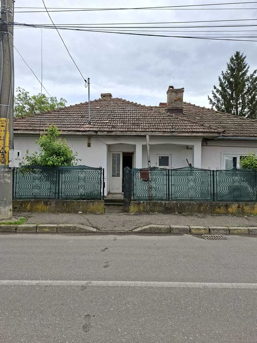 de vanzare teren cu casa batraneasca